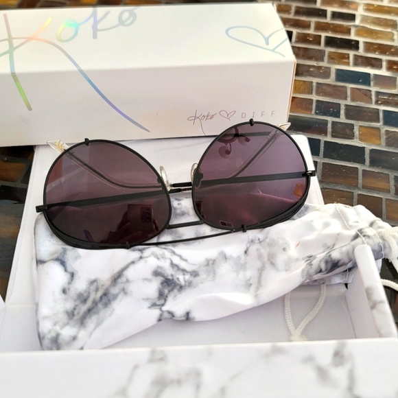 DIFF sunglasses-Like new, very gently used Comes with orig pouch, case and box. - Picture 2 of 4